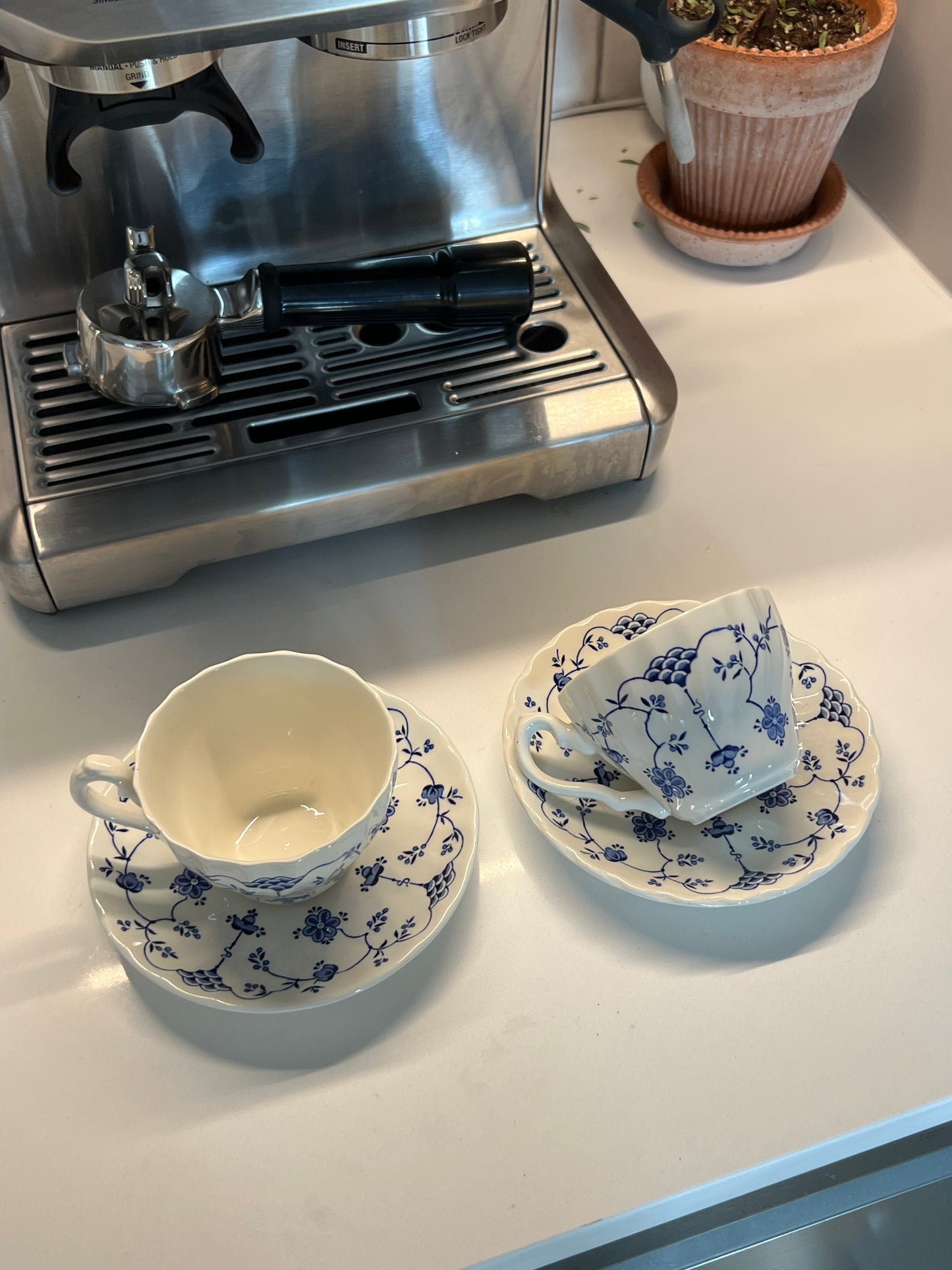 Chestertown Cup & Saucers